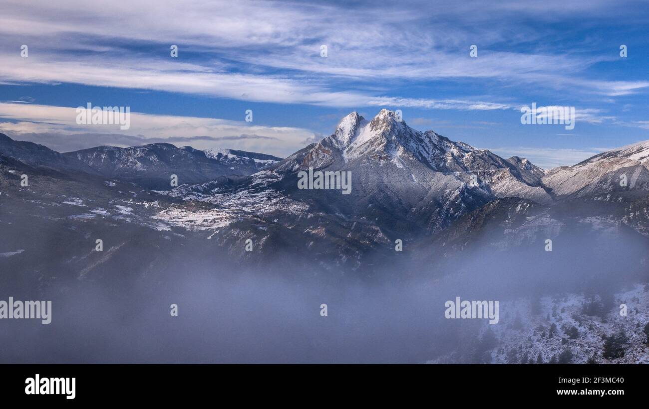 Pedraforca seen from Turbians, in Gisclareny -Berguedà-, after a winter snowfall (Barcelona province, Catalonia, Spain, Pyrenees) Stock Photo