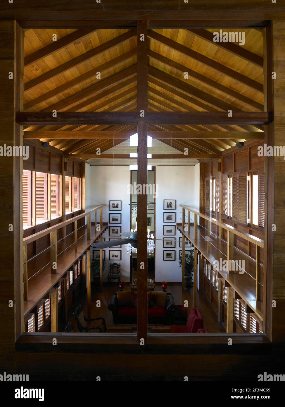 Double height living room mezzanine hi-res stock photography and images ...