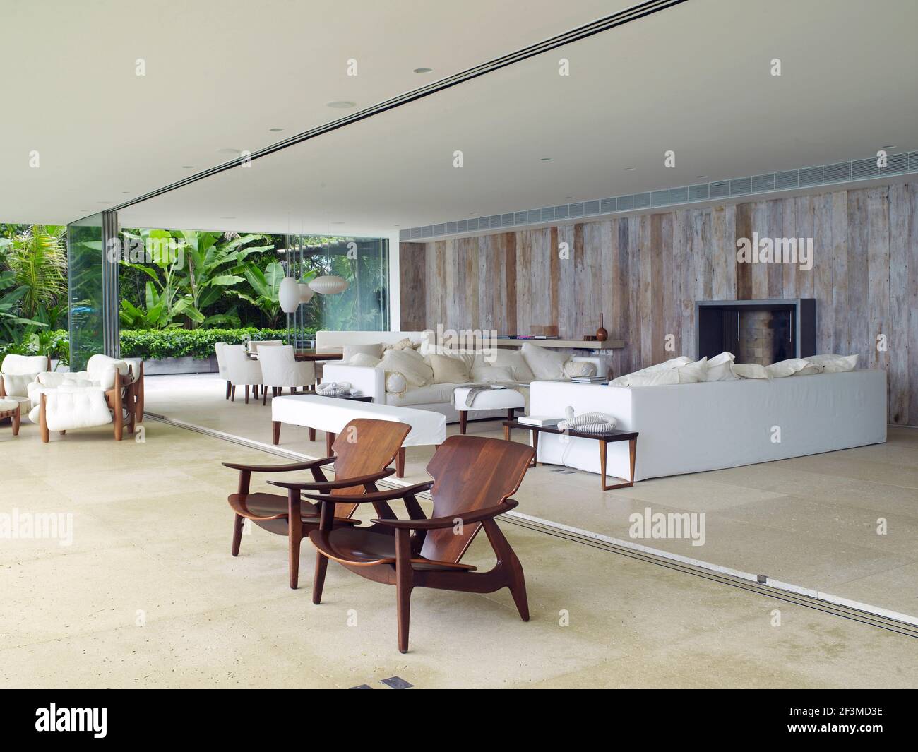Outdoor and indoor open planned living space with retractable sliding ... - Planned Living Space