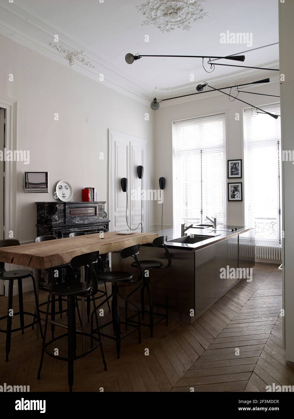 Original moulded plaster on walls and ceiling medallion in modern