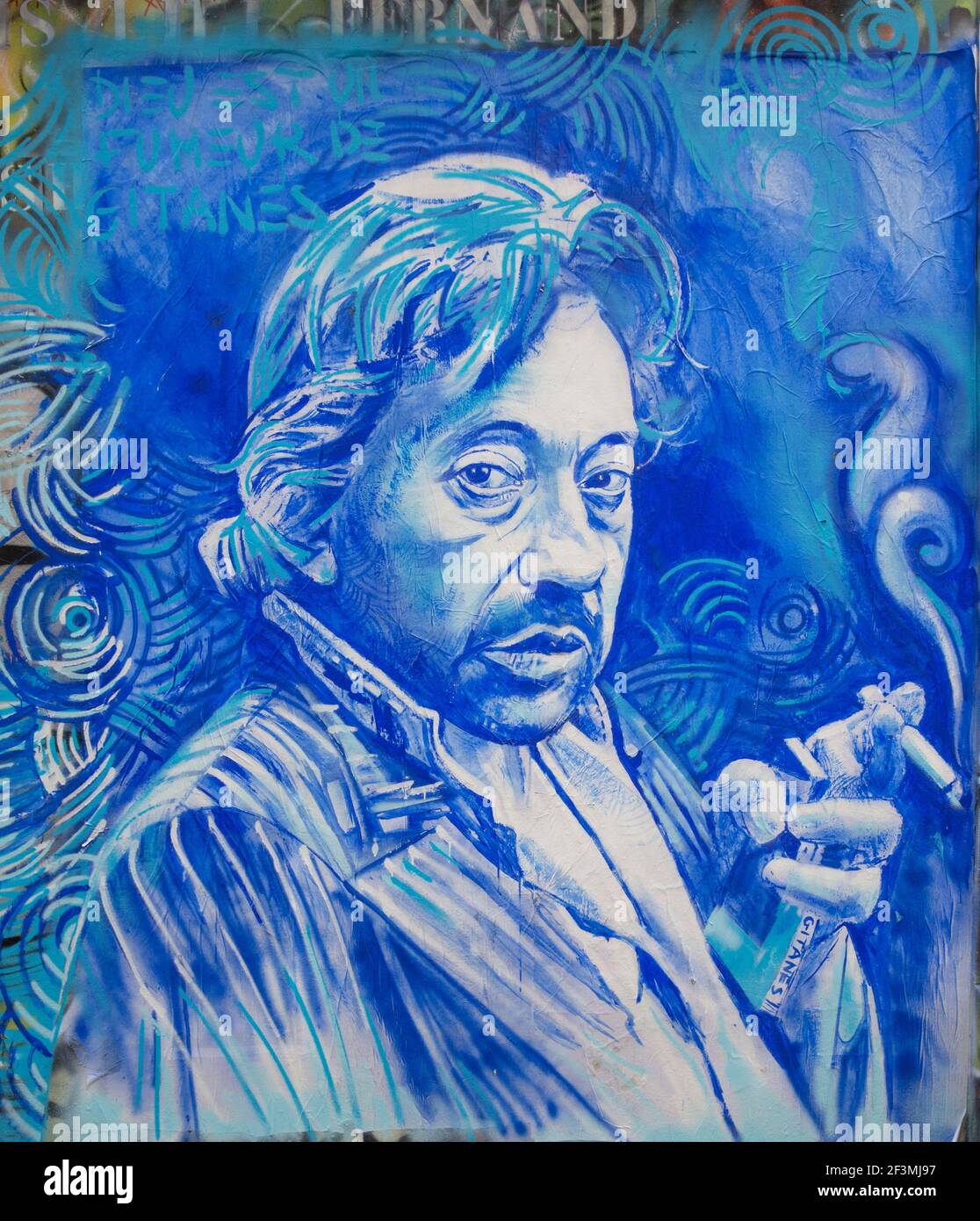 THE FRENCH PAINTER ERNESTO NOVO PAINTED A PORTRAIT OF SERGE GAINSBOURG ON THE WALL IN FRONT OF HIS HOUSE IN PARIS Stock Photo