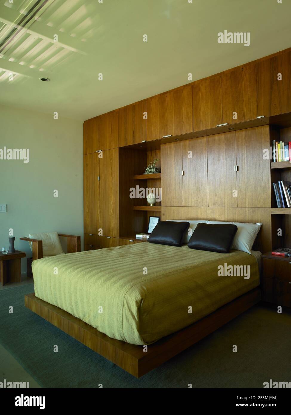 Fitted wardrobes hires stock photography and images Alamy