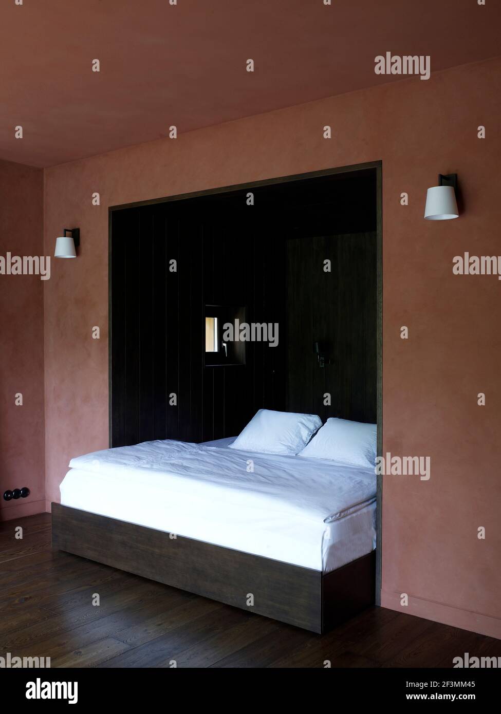 Recessed bed hires stock photography and images Alamy