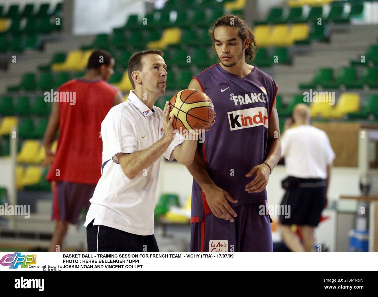 BASKET BALL - TRAINING SESSION FOR FRENCH TEAM - VICHY (FRA) -  17/07/09PHOTO : HERVE BELLENGER / DPPI JOAKIM NOAH AND VINCENT COLLET Stock  Photo - Alamy