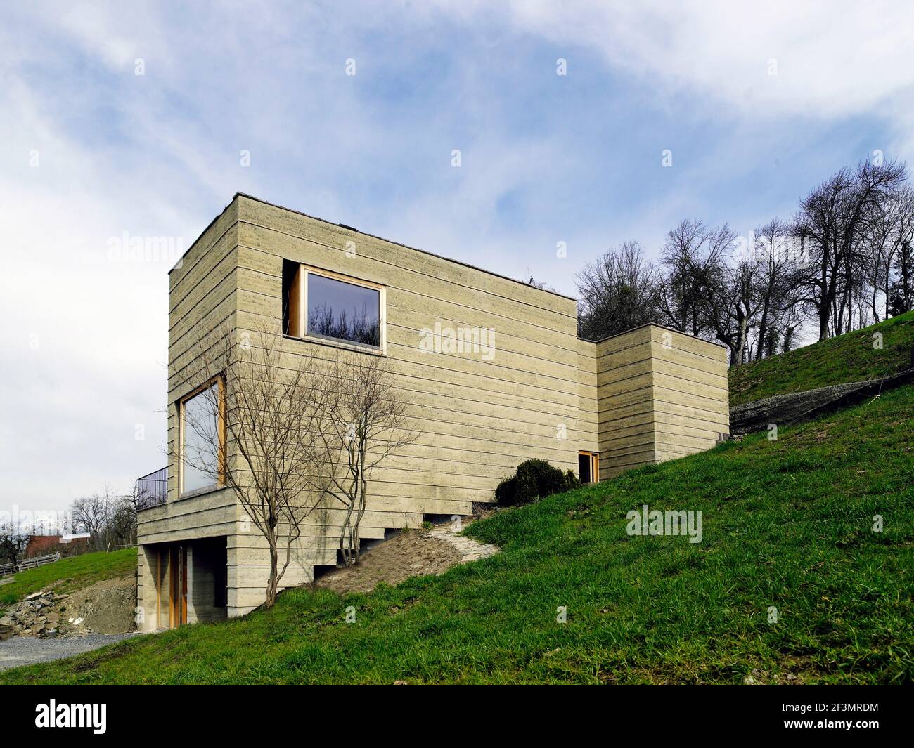 Raunch Earth House Stock Photo Alamy