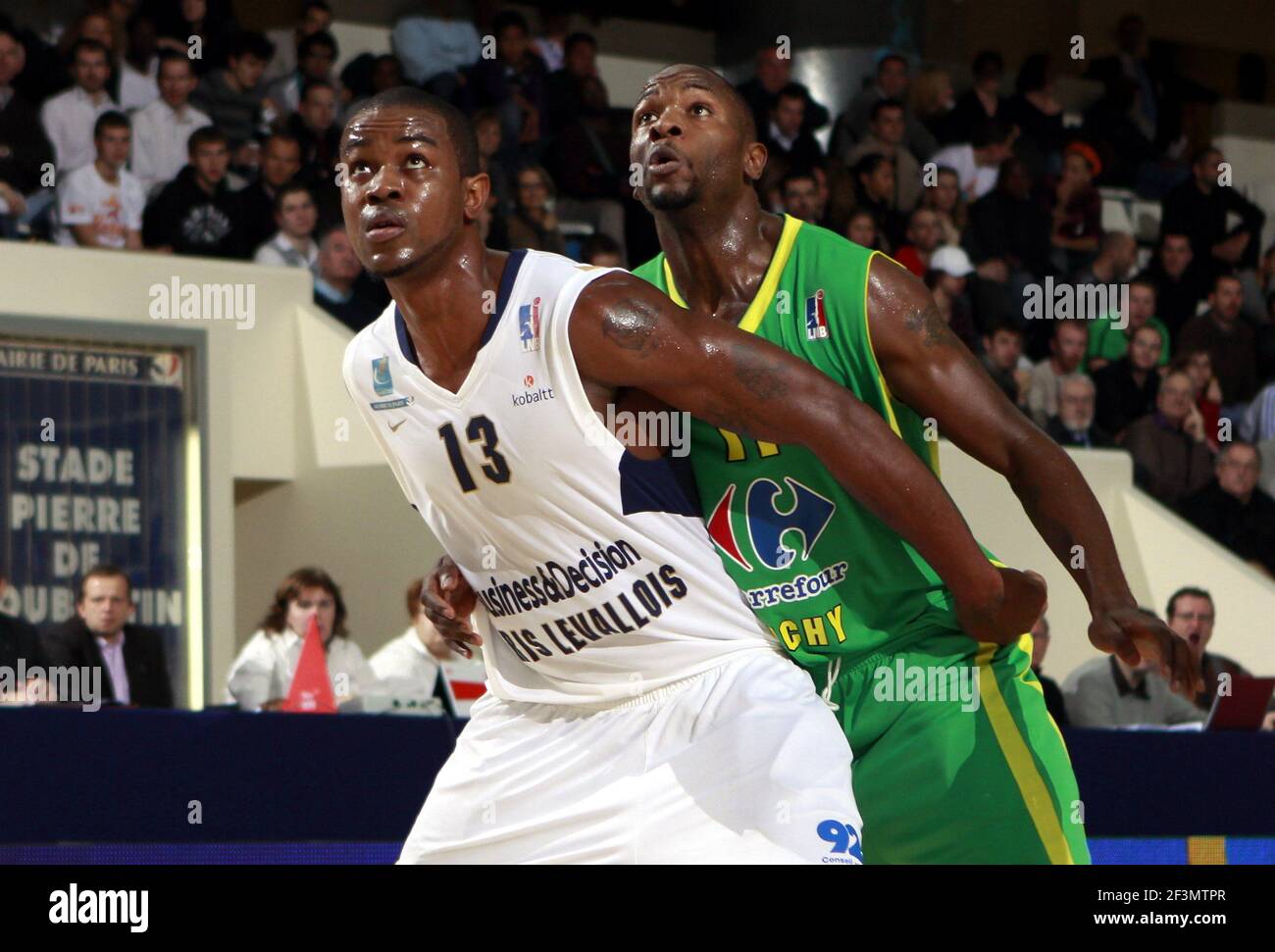 BASKETBALL - FRENCH CHAMPIONSHIP PRO A 2009/2010 - LEVALLOIS-PERRET (FRA) -  24/11/2009 - PHOTO : HERVE BELLENGER / DPPIPARIS LEVALLOIS V VICHY - LAQUAN  PROWELL (PARIS LEVALLOIS Stock Photo - Alamy