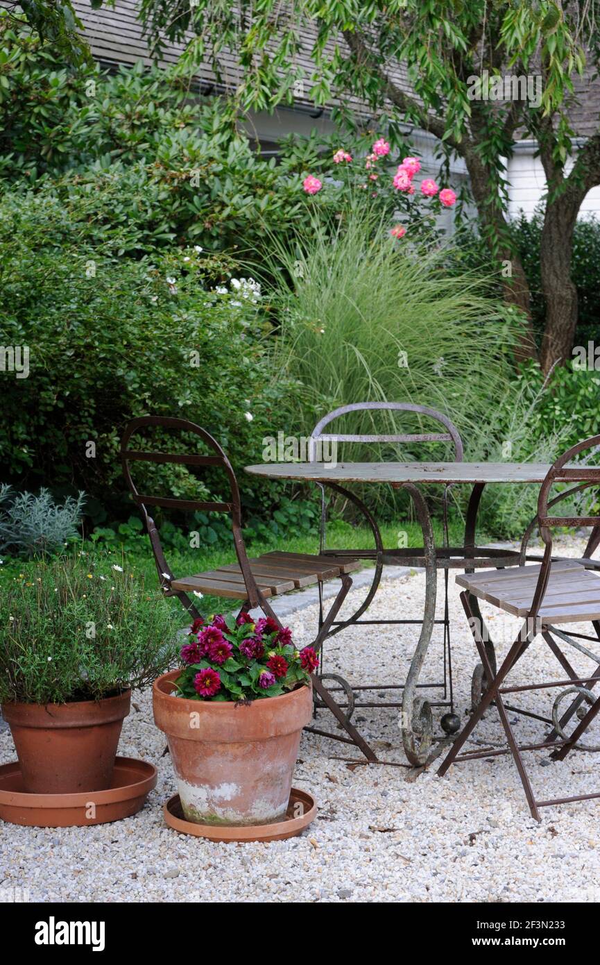 Metal garden furniture in home of Francine Gardner, Stamford, Fairfield County, Connecticut, USA Stock Photo