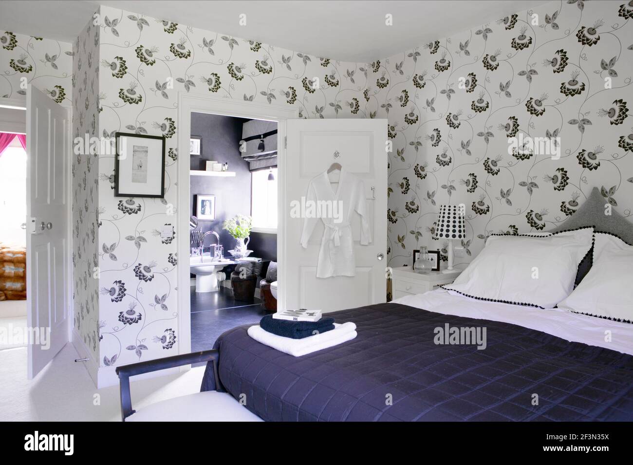 Black & white guest room Stock Photo - Alamy