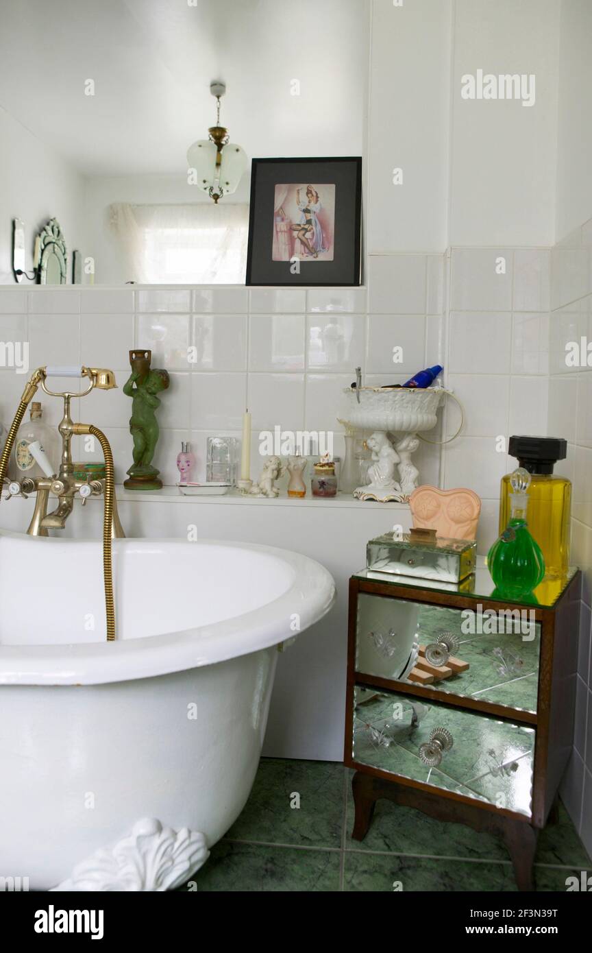 Old fashioned roll top bathtub in bathroom Stock Photo Alamy