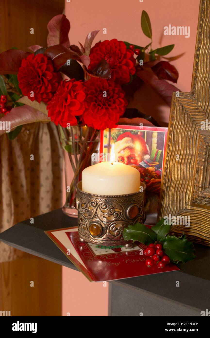 Mantle piece hi-res stock photography and images - Alamy