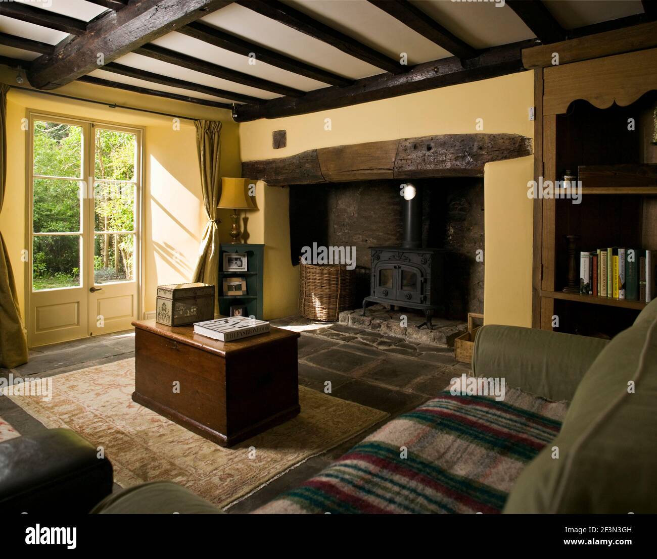 Tudor fireplace hires stock photography and images Alamy