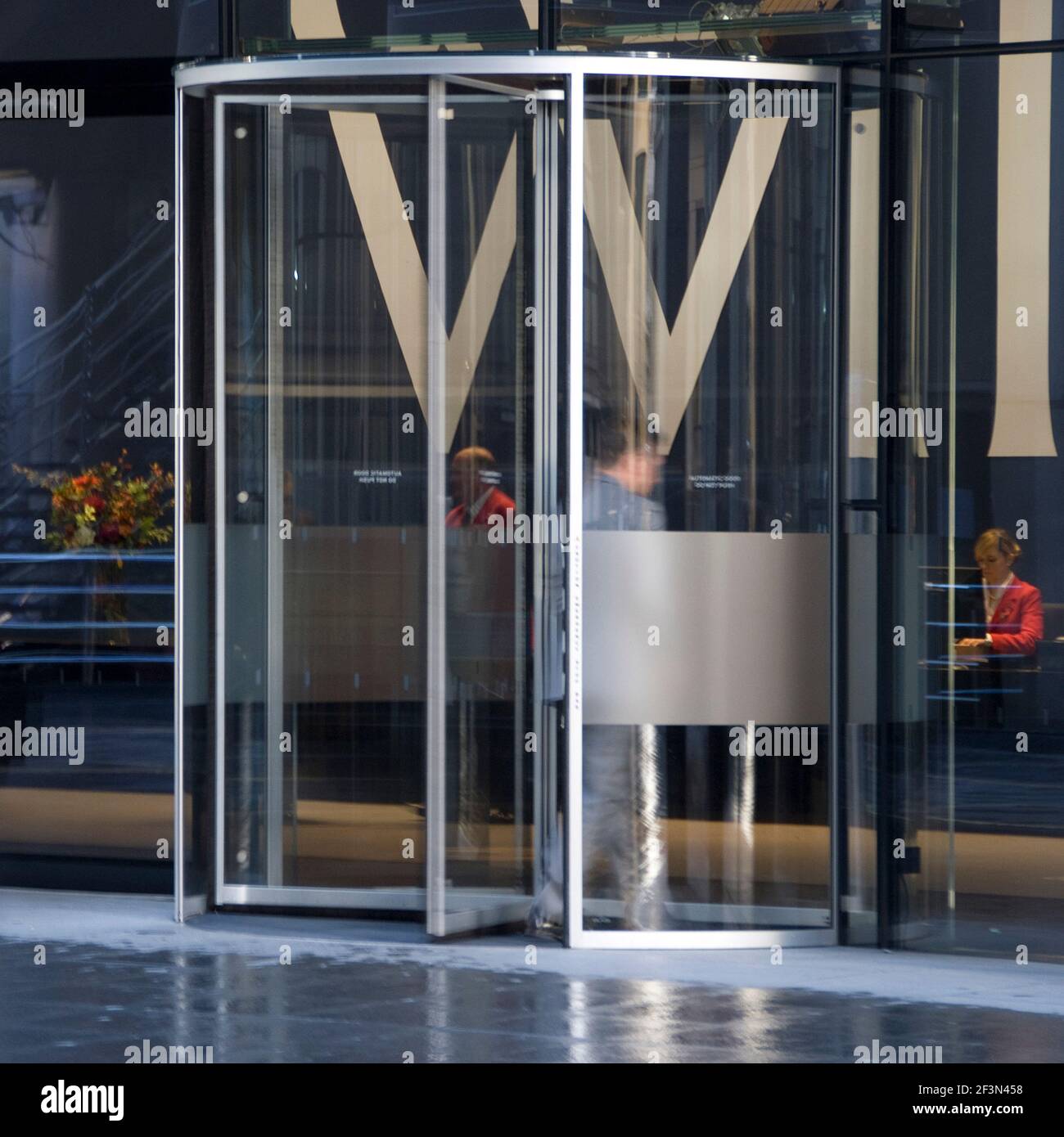 Revolving Door Policy. Willis Building City of London | Architect: Norman Foster | Designer: Foster & Partners Stock Photo