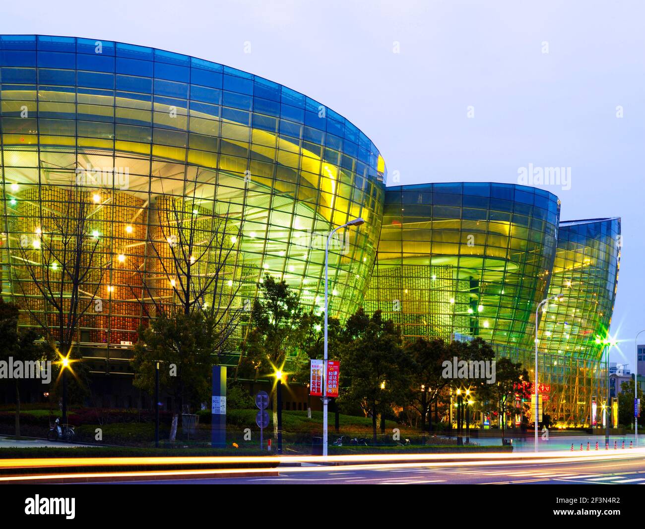 Shanghai Oriental Art Center was designed by the French architect Paul  Andreu. The five interconnected semicircular halls or 'petals' that  resemble a Stock Photo - Alamy