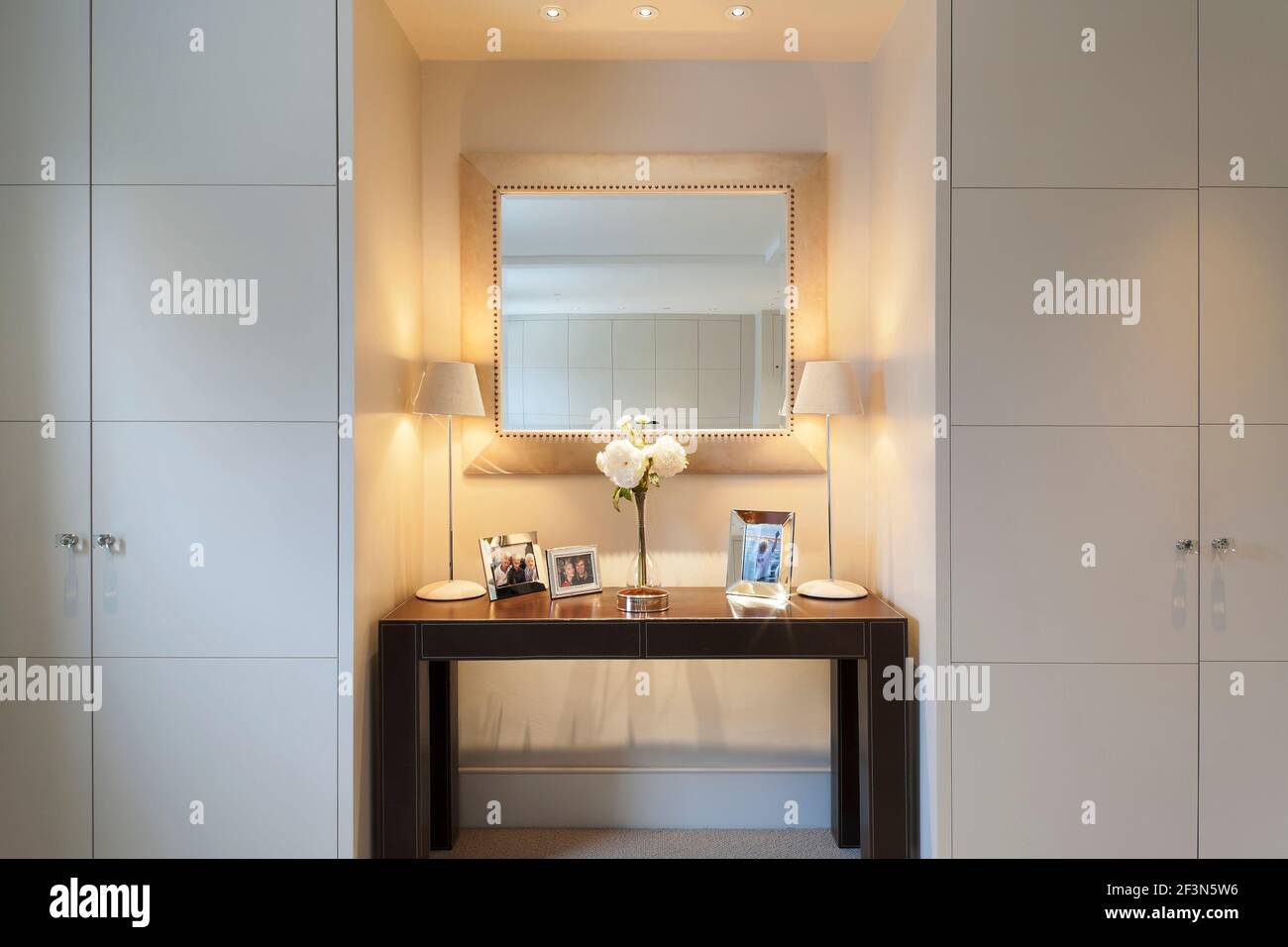 Built in dressing table hires stock photography and images Alamy