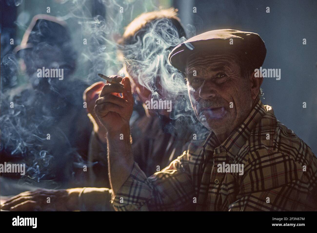 istanbul cigaret or cigarette smokers -alamy -stock -shutterstock -123rf Turkish cigarettes hi-res stock photography and images
