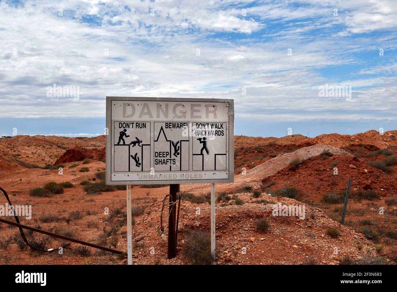 Australia, Coober Pedy, warning sign on opal fields Stock Photo Alamy