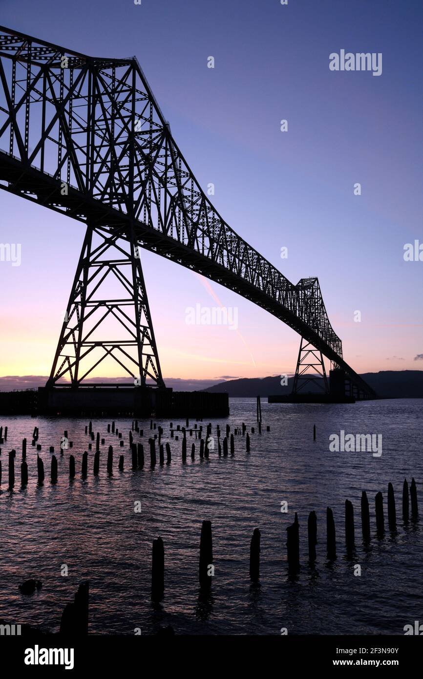 The Astoria-Megler Bridge is a continuous truss bridge that spans the mouth of the Columbia River between Astoria, Oregon and Point Ellice near Megler Stock Photo