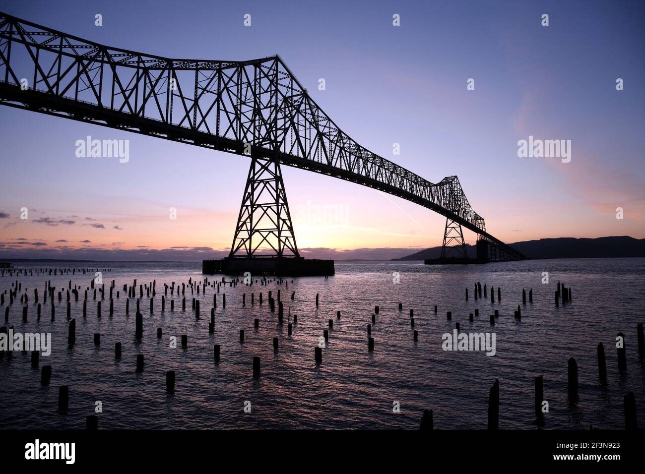 The Astoria-Megler Bridge is a continuous truss bridge that spans the mouth of the Columbia River between Astoria, Oregon and Point Ellice near Megler Stock Photo
