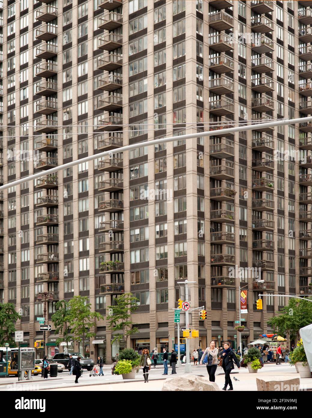 Many high rise hi-res stock photography and images - Alamy