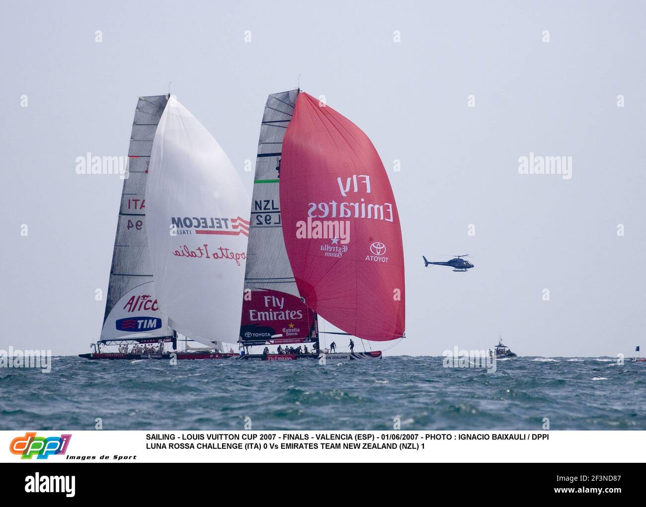 SAILING - LOUIS VUITTON CUP 2007 - FINALS - VALENCIA (ESP) - 01/06/2007 -  PHOTO : IGNACIO BAIXAULI / DPPI LUNA ROSSA CHALLENGE (ITA) 0 Vs EMIRATES  TEAM NEW ZEALAND (NZL) 1 Stock Photo - Alamy