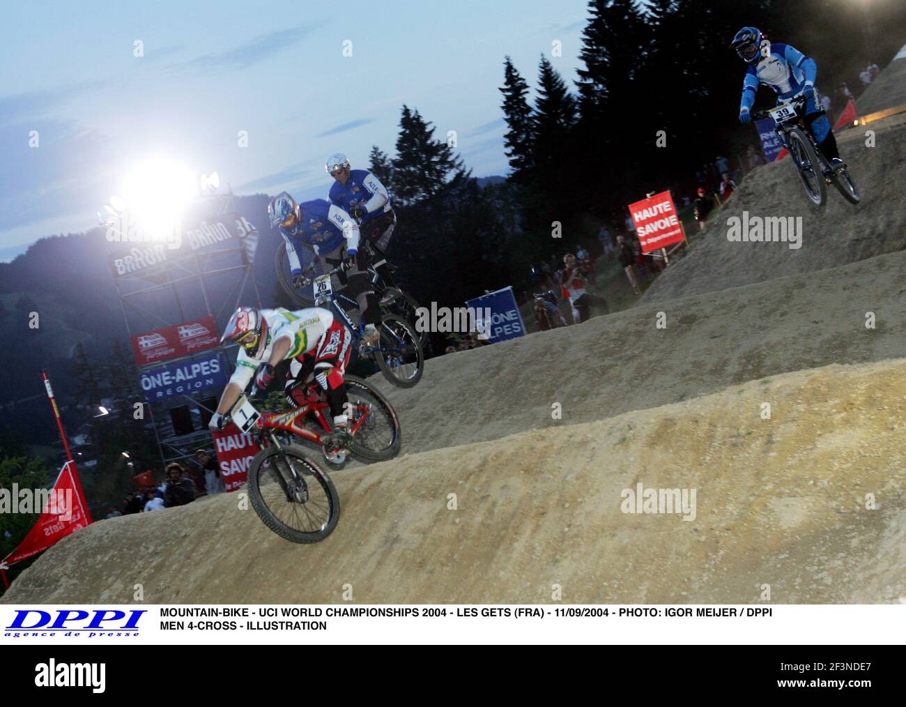MOUNTAIN BIKE UCI WORLD CHAMPIONSHIPS 2004 LES GETS FRA 11 09 2004 PHOTO IGOR MEIJER DPPI MEN 4 CROSS ILLUSTRATION Stock Photo Alamy