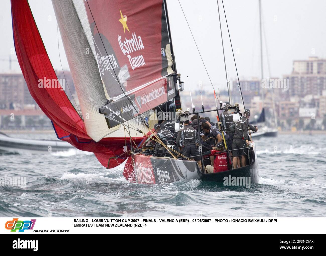 Valencia Sailing: Azzurra scores 2-0 shut out of Emirates Team New