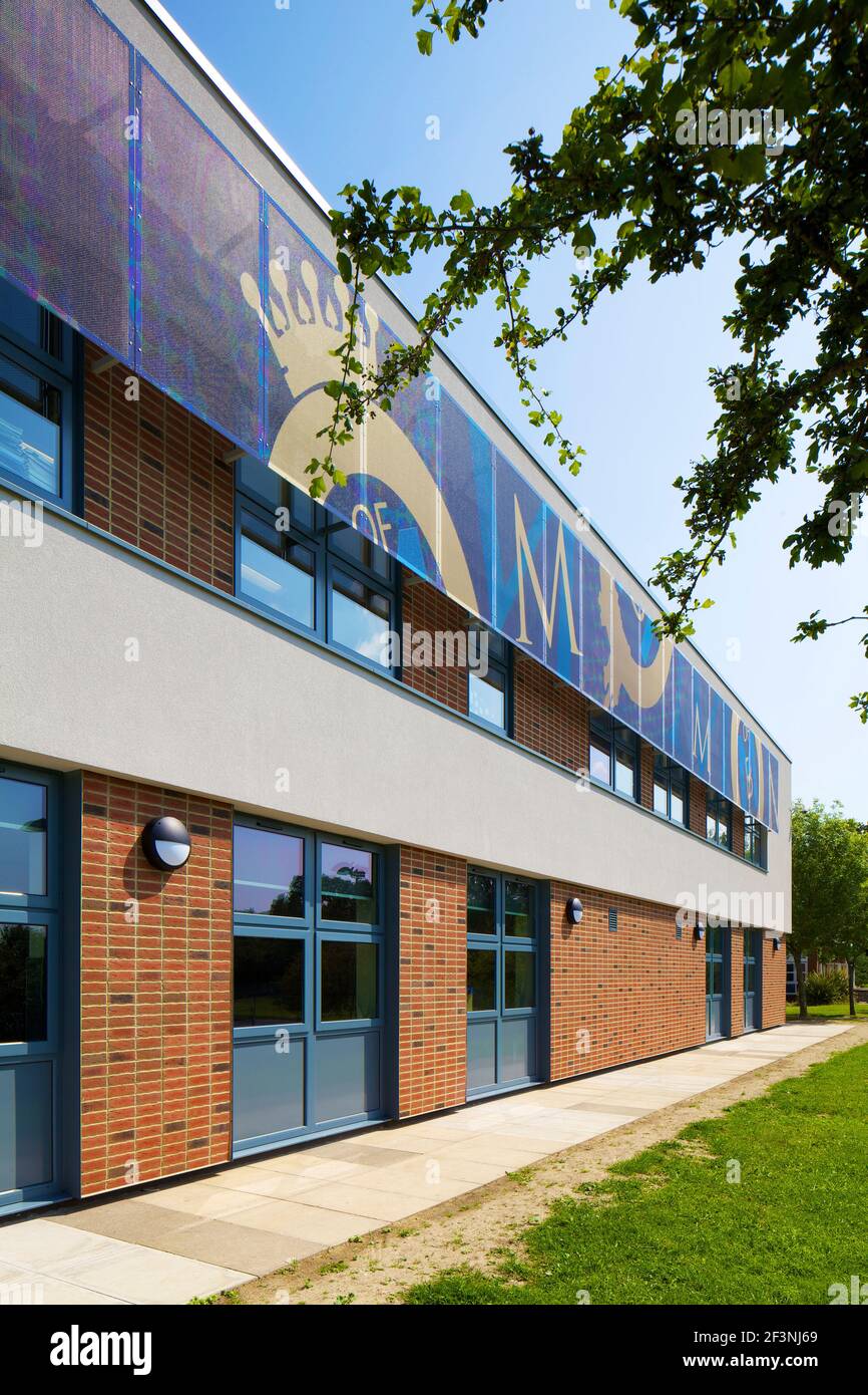 new-arts-block-built-by-morgan-sindall-at-the-mountbatten-school-in
