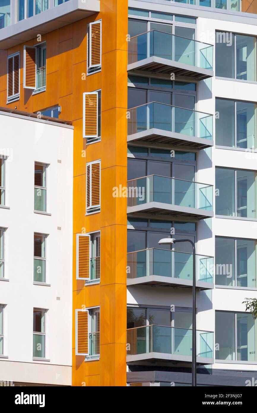 New build flats lighting hires stock photography and images Alamy
