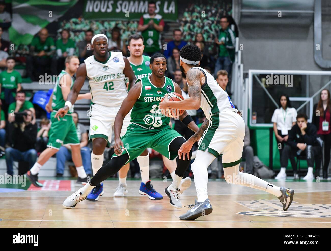 Terray Petteway of Nanterre92 and Thomas Kelati of Zielona Gora during the Champions  League, Group D, basketball match between Nanterre 92 and Stelmet Zielona  Gora on November 14, 2017 at Palais des