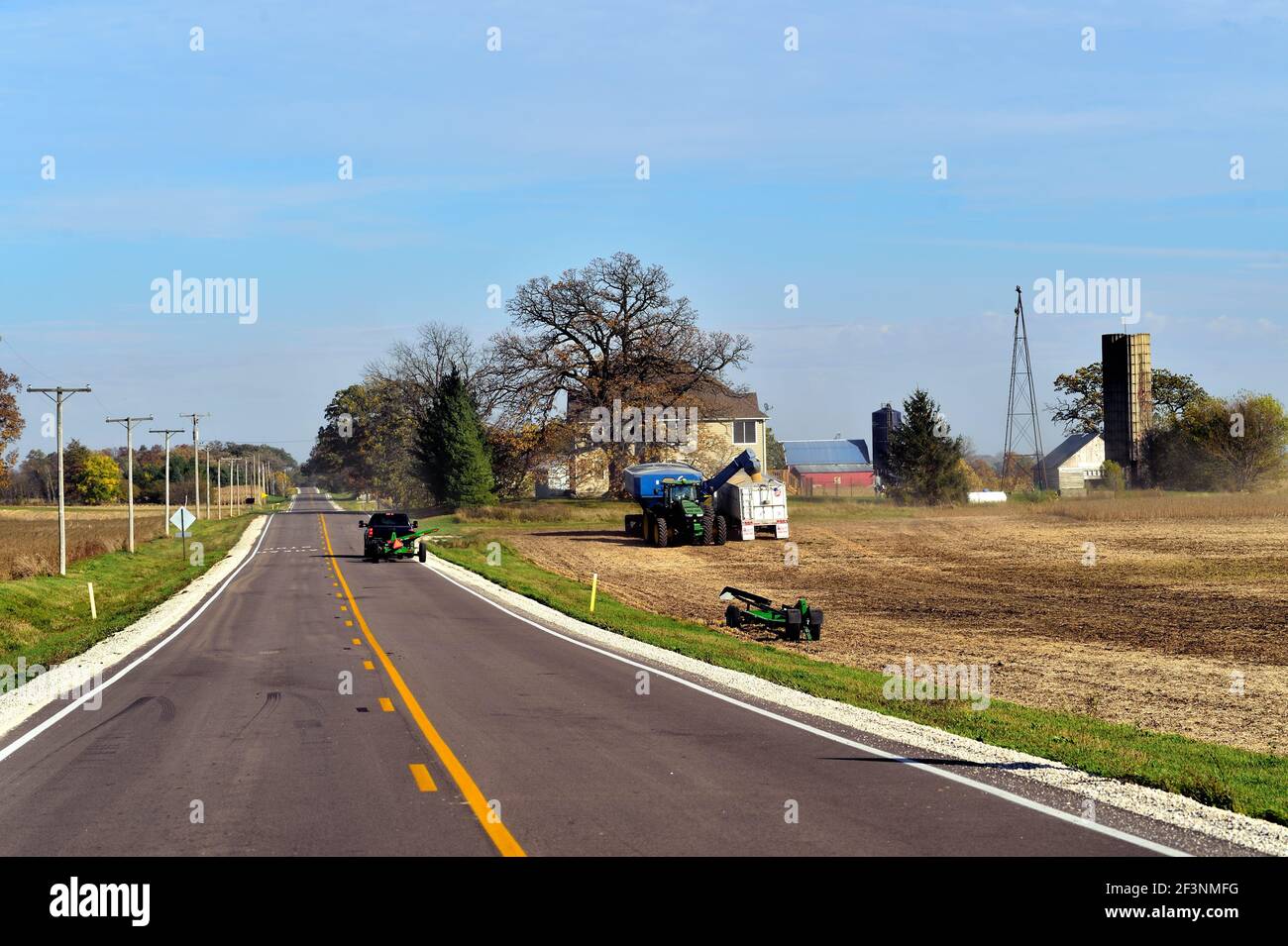 Burlington, Illinois, USA. Harvest time dominates the pathways, byways