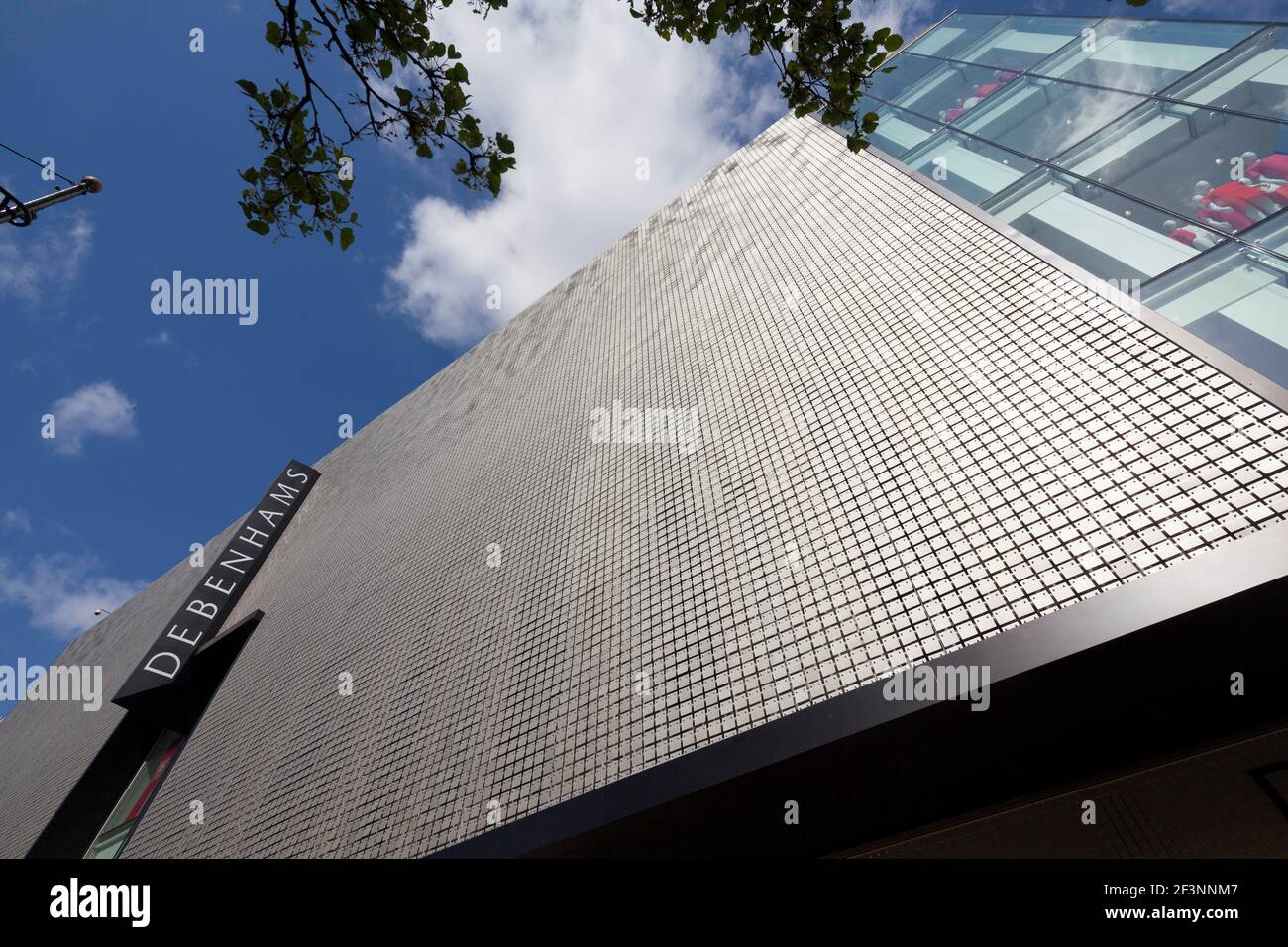 Wates Construction have remodelled an existing 1960's building for British Land on Oxford Steet in London, using Kinetic Facades and new full height g Stock Photo