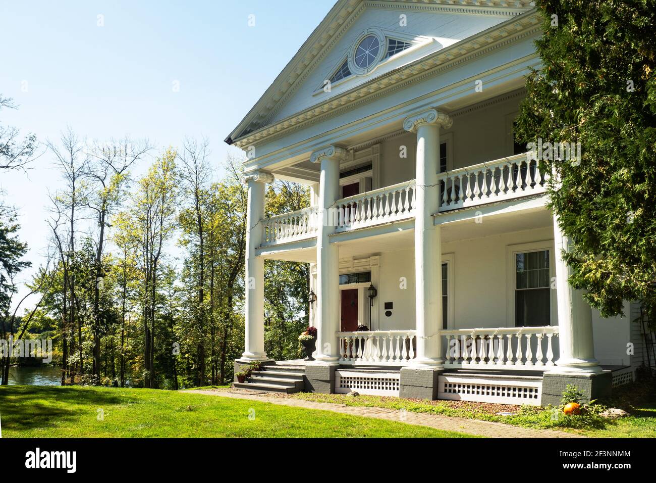 Beautiful bed and breakfast along the Seneca River in Clay, New York