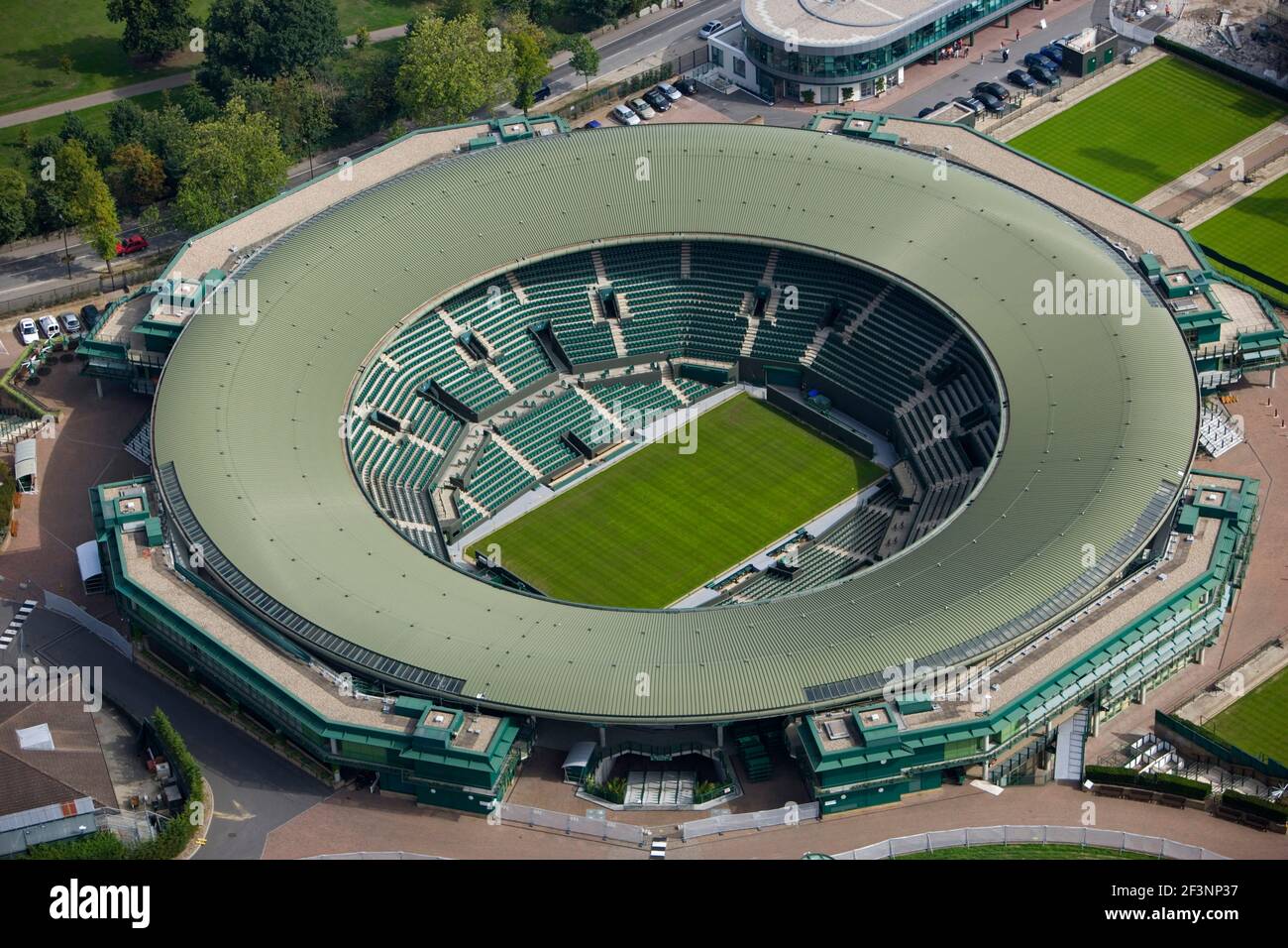 No.1 COURT, All England Lawn Tennis and Croquet Club, Wimbledon, London.  Opened in 1997, No. 1 Court is the next most prestigious tennis court at  Wimb Stock Photo - Alamy