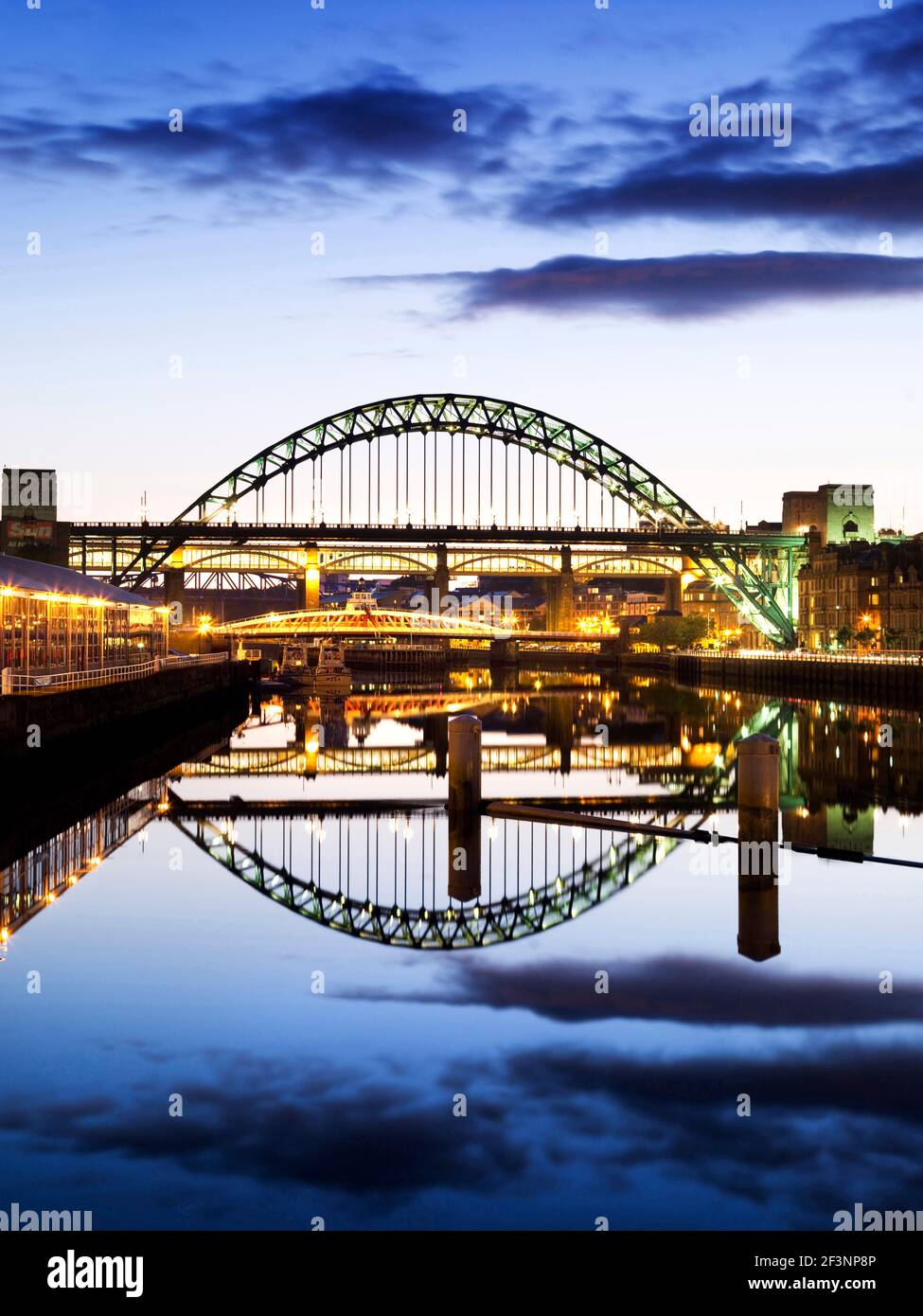 NEWCASTLE UPON TYNE. GATESHEAD, Tyne and Wear. Twilight view up river towards the Swing Bridge, High Level Bridge and Tyne Bridge. Stock Photo