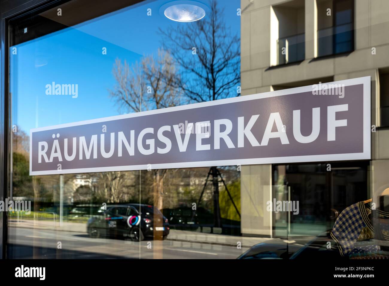 Shop window with notice of clearance sale / Räumungsverkauf Stock Photo