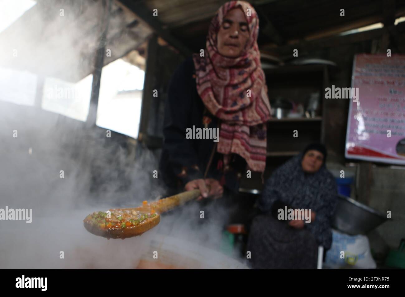 Food aid distribution for needy families in Gaza Stock Photo Alamy