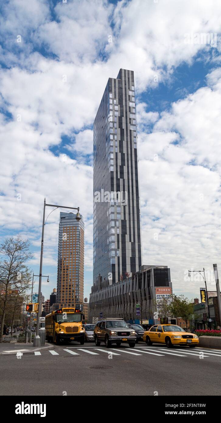 Toren (2010), by SOM, with Oro, by Ishmael Leyva Architects, behind. Stock Photo