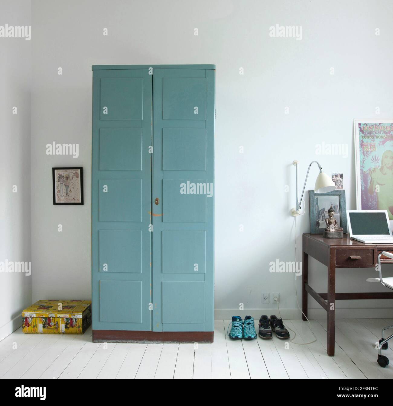 Duck Egg Blue Bedroom High Resolution Stock Photography And Images Alamy
