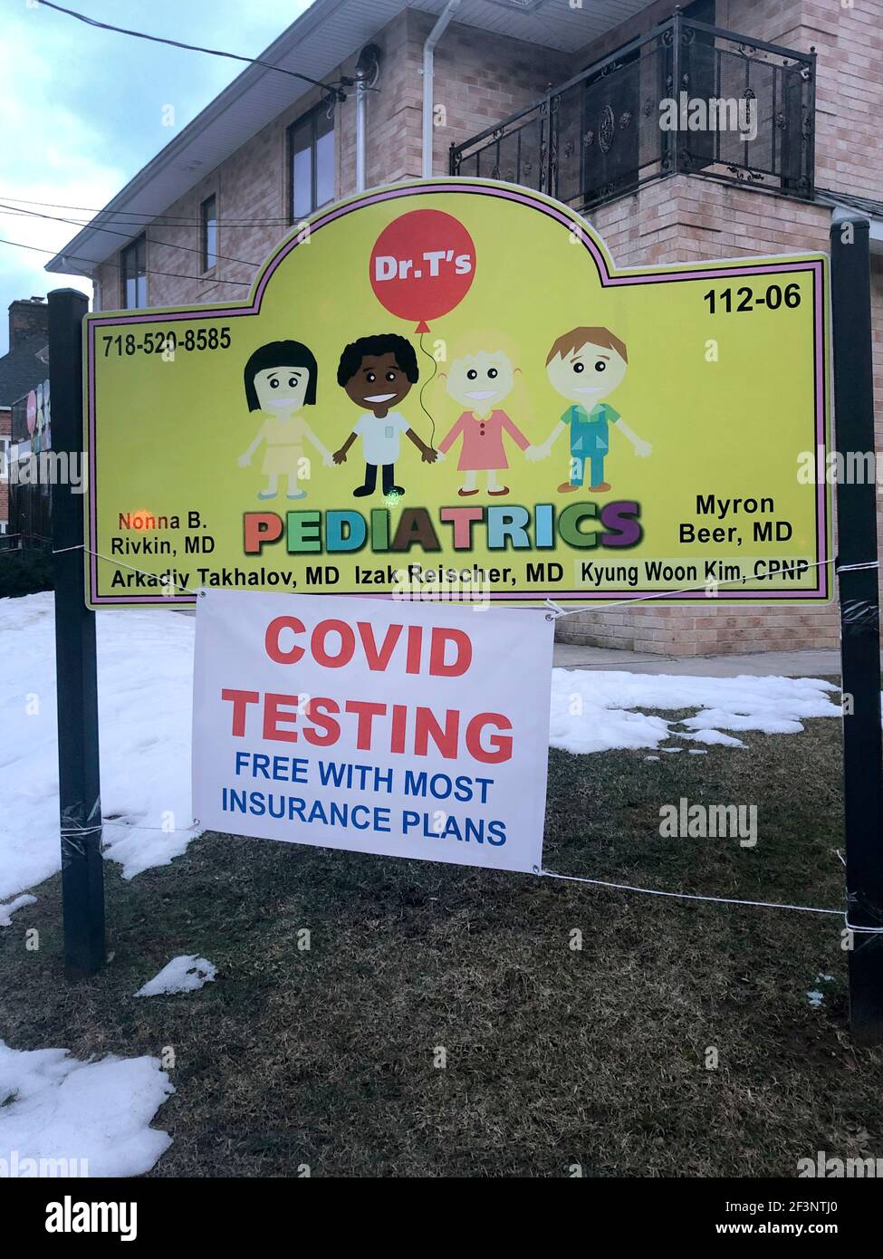Covid Testing sign at Dr. T's Pediatrics, Queens, New York Stock Photo