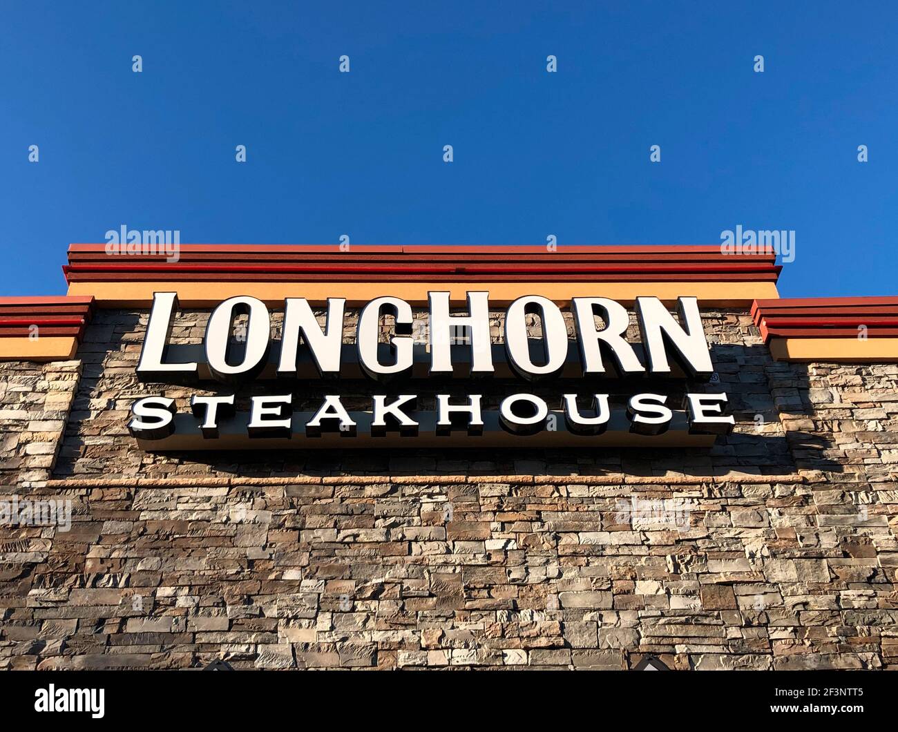 Longhorn Steakhouse exterior sign, Rego Park Mall, Queens, NY Stock