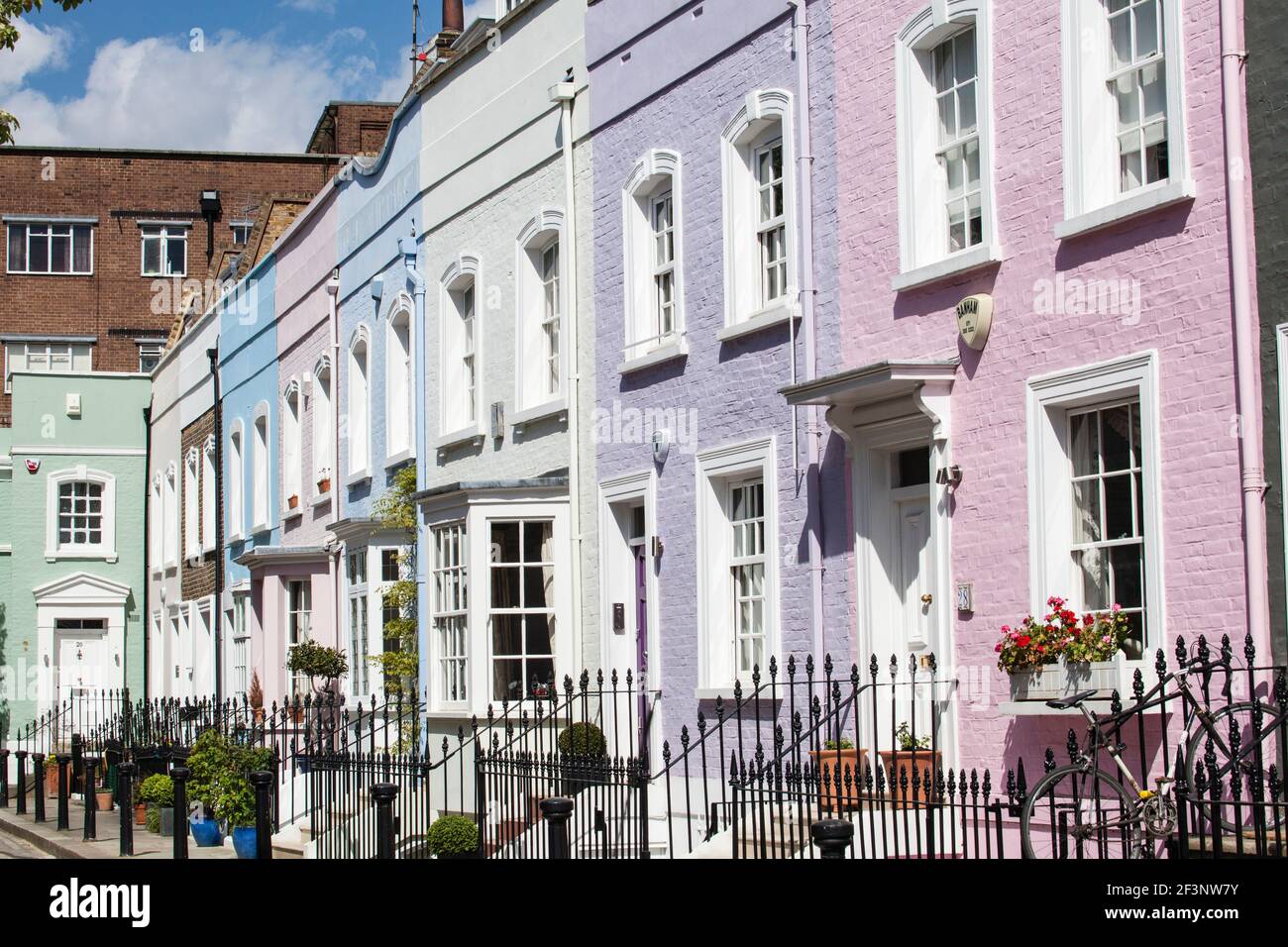 Colourful Georgian terraced houses, Bywater Street, Chelsea, London ...