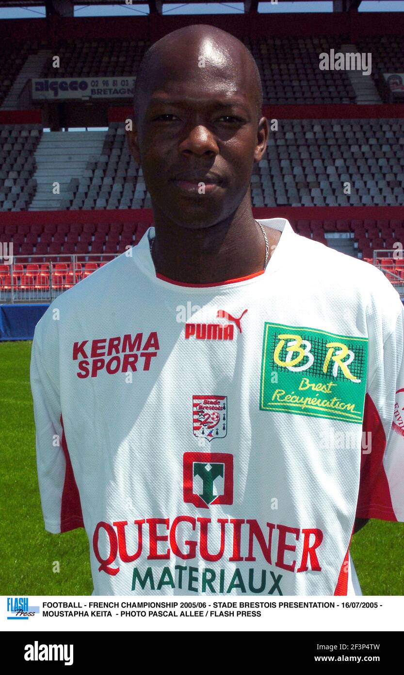 FOOTBALL - FRENCH CHAMPIONSHIP 2005/06 - STADE BRESTOIS PRESENTATION - 16/07/2005 - MOUSTAPHA KEITA - PHOTO PASCAL ALLEE / FLASH PRESS Stock Photo