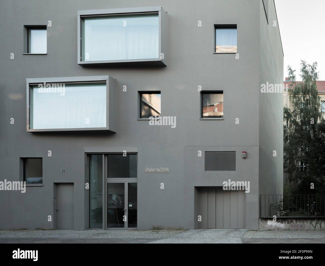 View of Passivhaus apartment building with gallery space, Berlin Stock Photo ...