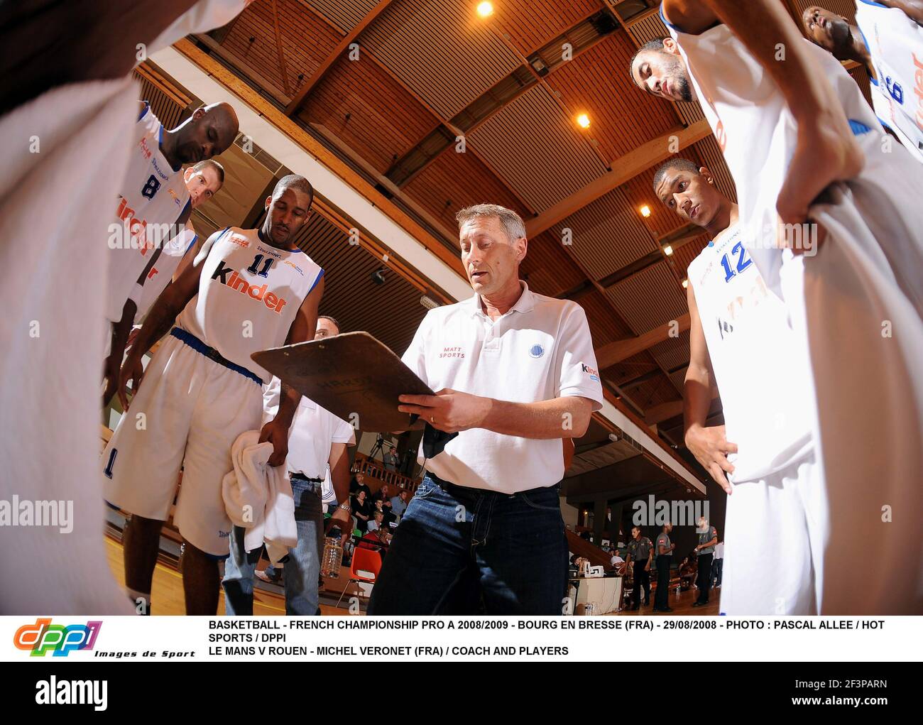 BASKETBALL - FRENCH CHAMPIONSHIP PRO A 2008/2009 - BOURG EN BRESSE (FRA) -  29/08/2008 - PHOTO : PASCAL ALLEE / HOT SPORTS / DPPI LE MANS V ROUEN -  MICHEL VERONET (FRA) / COACH AND PLAYERS Stock Photo - Alamy