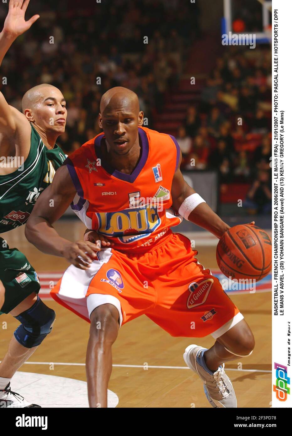 BASKETBALL - FRENCH CHAMPIONSHIP PRO A 2006/2007 - LE MANS (FRA) -  21/01/2007 - PHOTO: PASCAL ALLEE / HOTSPORTS / DPPI LE MANS V ASVEL - (20)  YOHANN SANGARE (Asvel) AND (13) KENNY GREGORY (Le Mans Stock Photo - Alamy