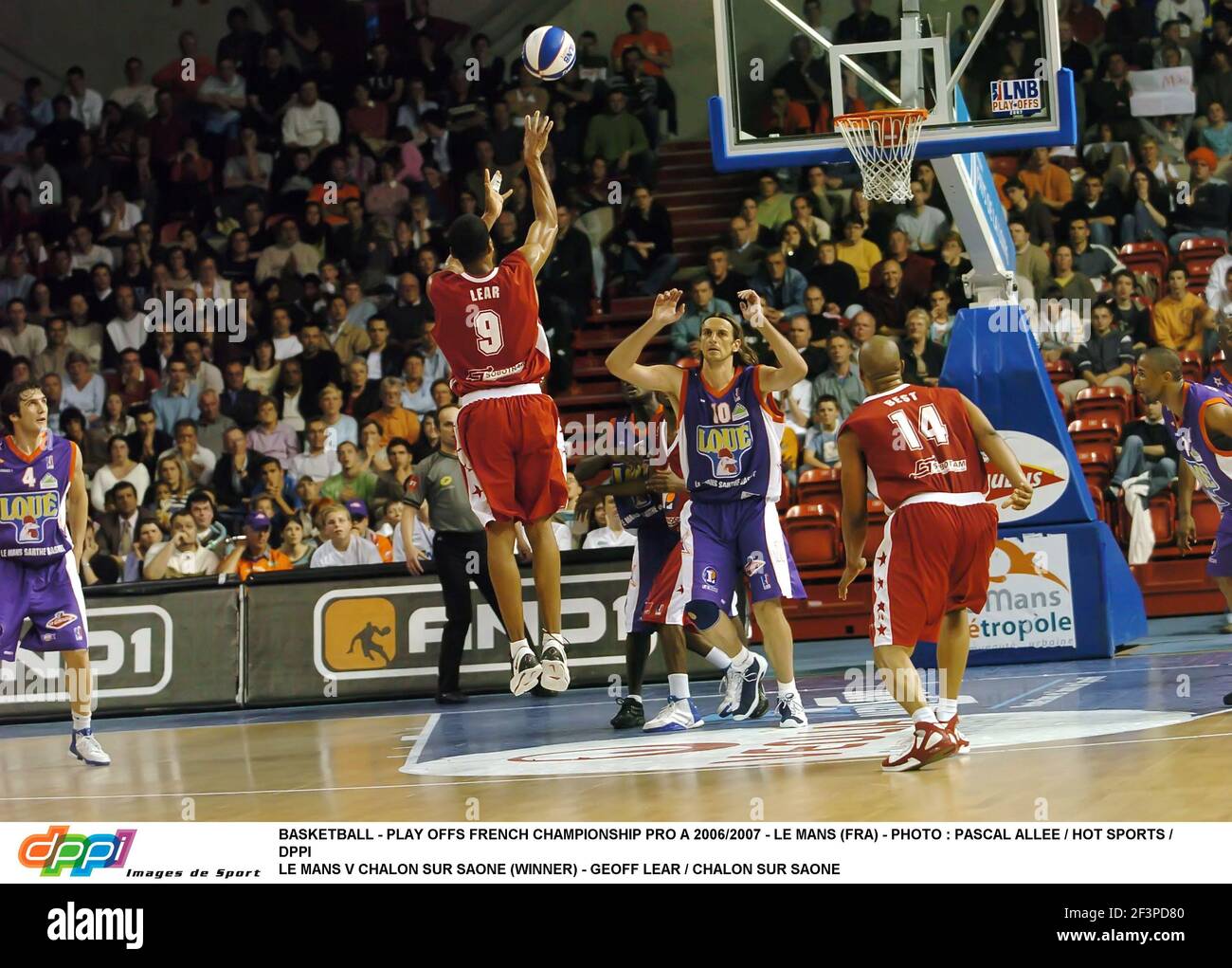 BASKETBALL - PLAY OFFS FRENCH CHAMPIONSHIP PRO A 2006/2007 - LE MANS (FRA)  - PHOTO : PASCAL ALLEE / HOT SPORTS / DPPI LE MANS V CHALON SUR SAONE  (WINNER) - GEOFF LEAR / CHALON SUR SAONE Stock Photo - Alamy