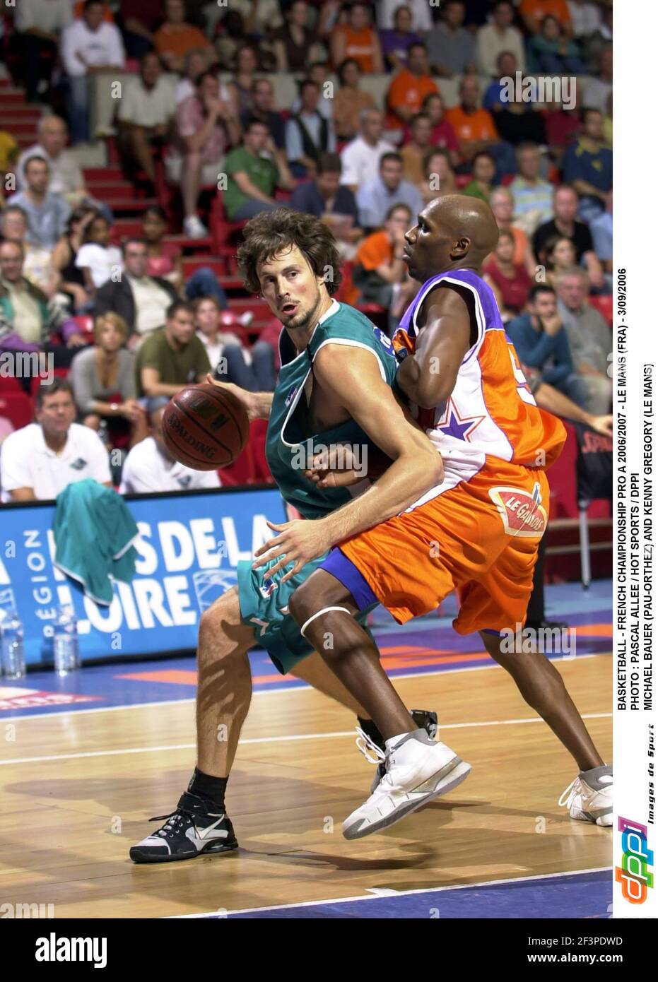 BASKETBALL - FRENCH CHAMPIONSHIP PRO A 2006/2007 - LE MANS (FRA) -  3/09/2006 PHOTO : PASCAL ALLEE / HOT SPORTS / DPPI MICHAEL BAUER  (PAU-ORTHEZ) AND KENNY GREGORY (LE MANS) 15 Michael