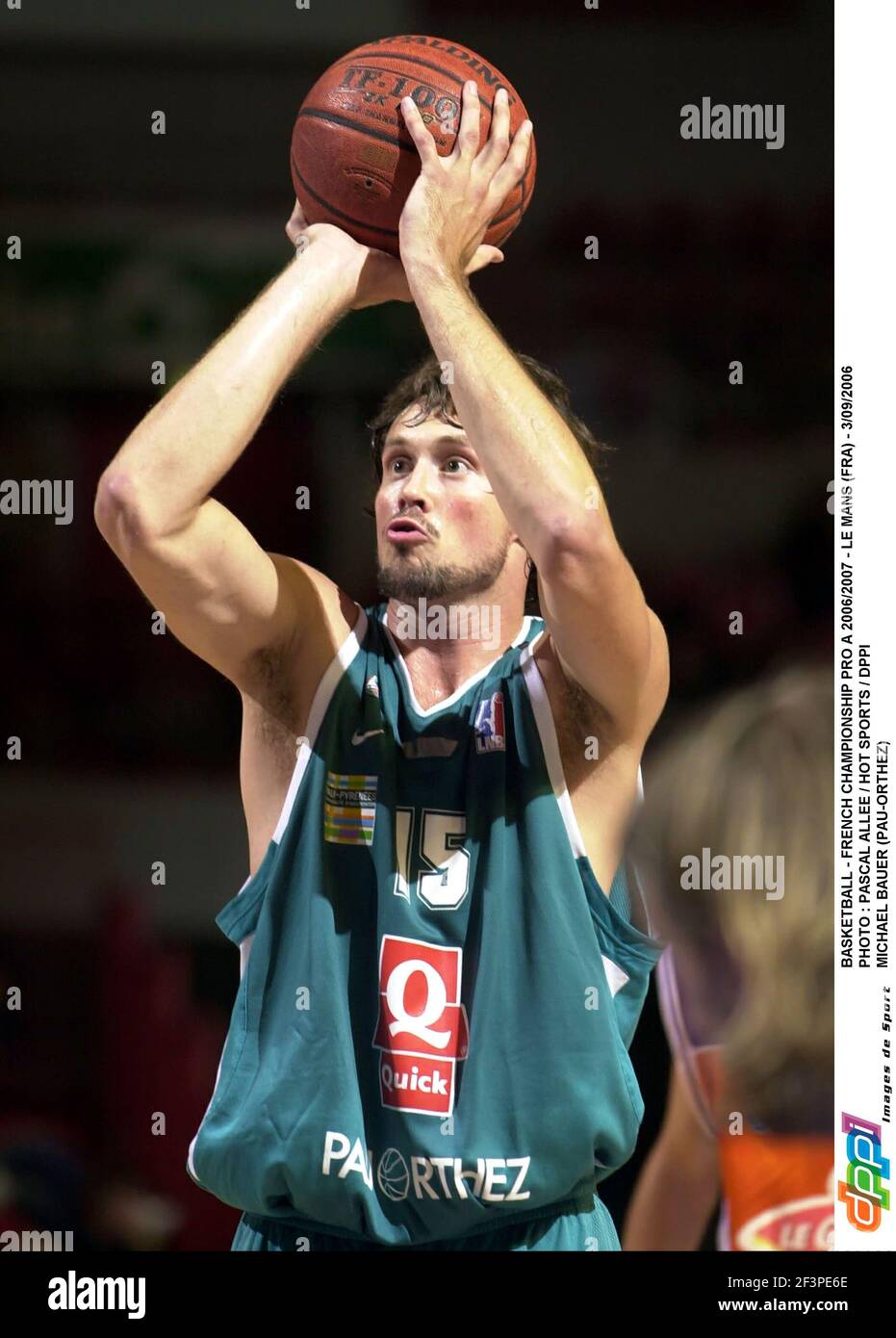 BASKETBALL - FRENCH CHAMPIONSHIP PRO A 2006/2007 - LE MANS (FRA) -  3/09/2006 PHOTO : PASCAL ALLEE / HOT SPORTS / DPPI MICHAEL BAUER  (PAU-ORTHEZ) 15 Michael BAUER PAU ORTHEZ 2006/2007 Photo Pascal ALLEE/HOT  SPORTS © 2006 Stock Photo - Alamy
