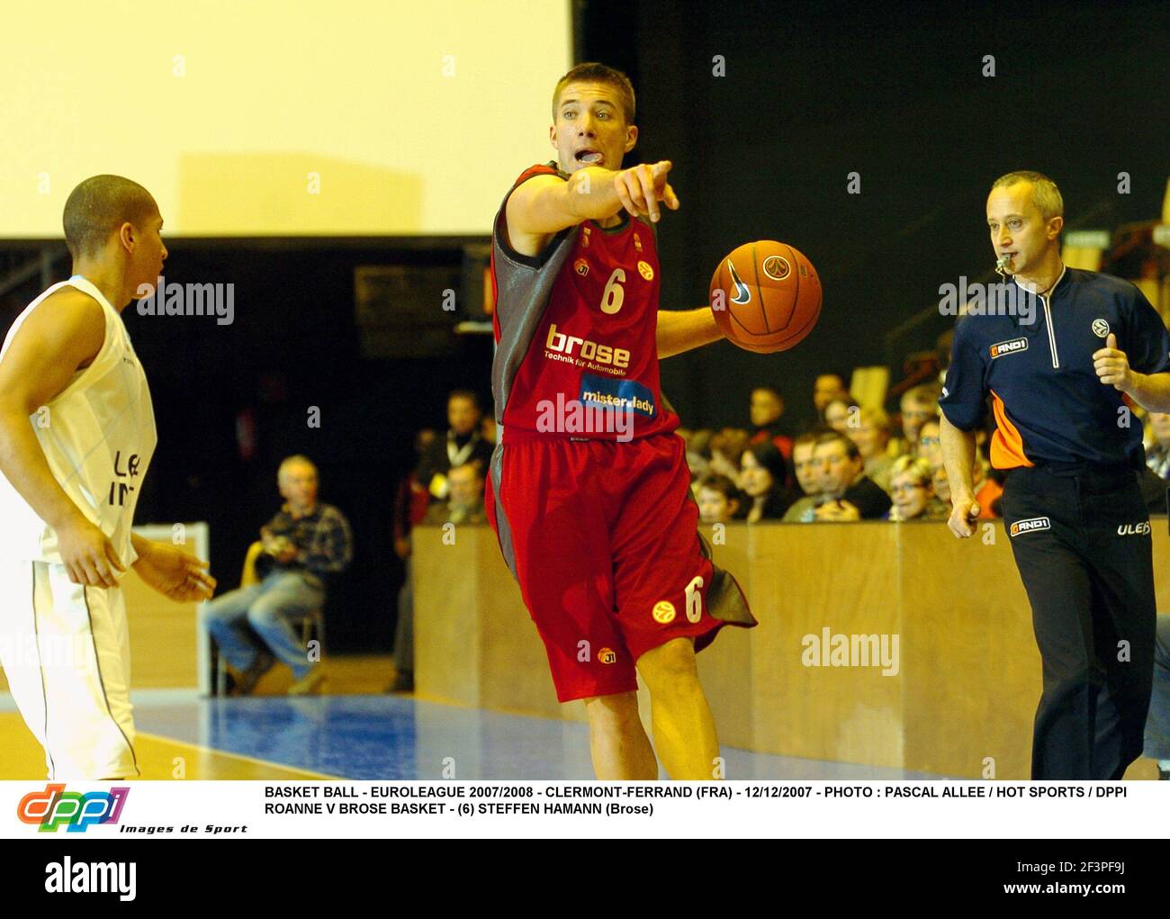 Roanne v brose basket hi res stock photography and images Alamy