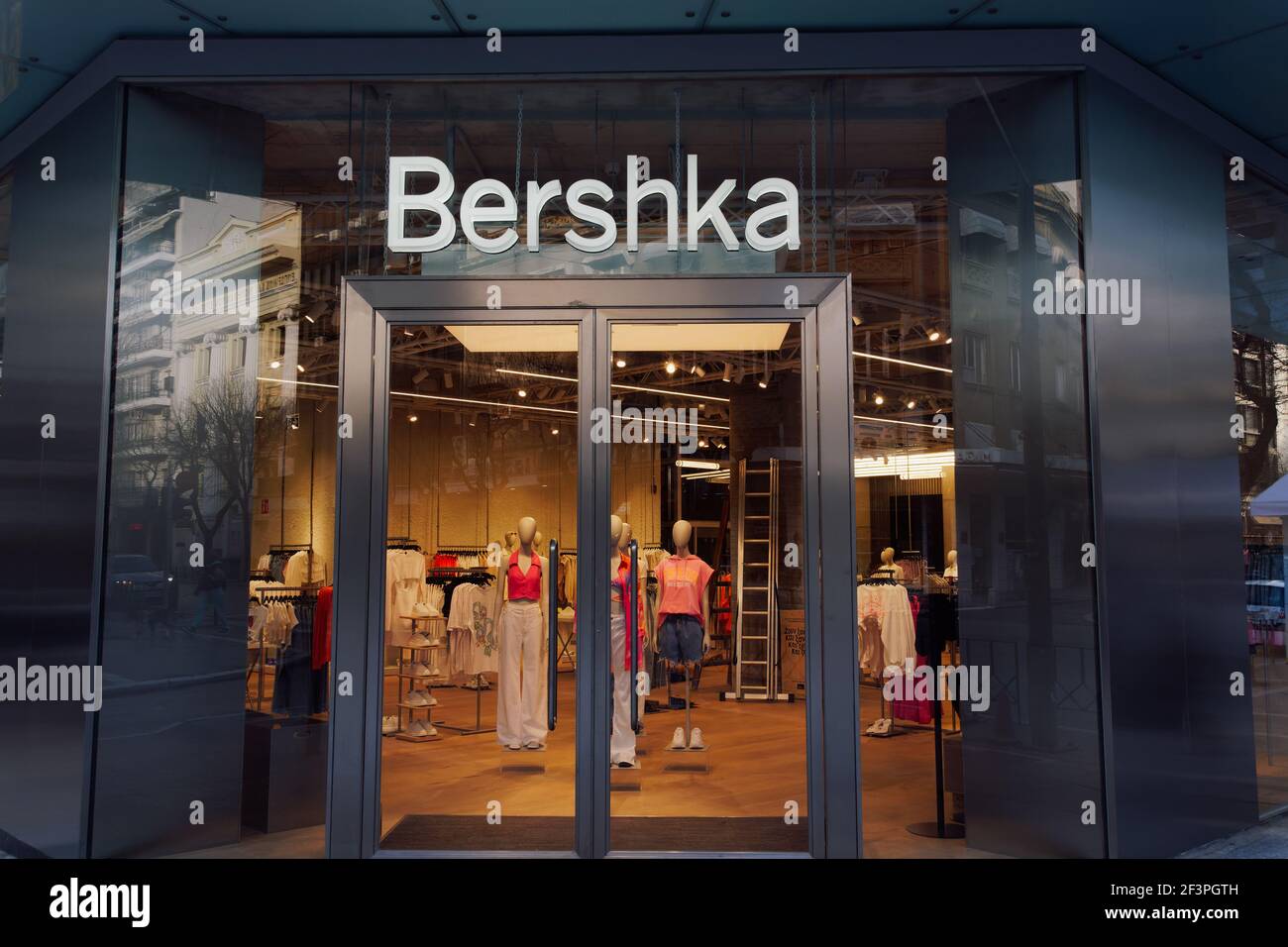 Archeoloog Centimeter schrijven Bershka retailer store exterior with logo.Spanish clothes & accessories  brand by Inditex, trading worldwide store with clothing in Thessaloniki  Greece Stock Photo - Alamy